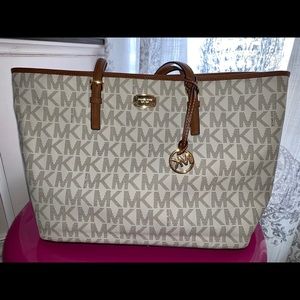 Micheal Kors Jet Set Vanilla White Large Purse
